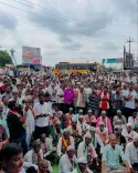 क्या कांग्रेस ने बाढ़ प्रभावित किसानों के लिए सहायता की मांग को लेकर प्रदर्शन किया?
