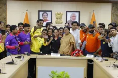 दिल्ली की मुख्यमंत्री ने बजट से पहले कामगारों और किसानों से संवाद किया