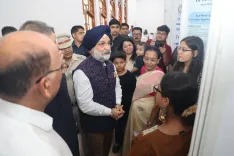 किरोड़ीमल कॉलेज में एलजी टीएस संधू ने किया इनक्यूबेशन सेंटर का उद्घाटन, छात्रों से बोले — विकसित भारत की नींव आप रखेंगे