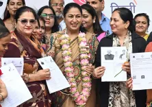 दिल्ली लक्ष्मी योजना लॉन्च: ₹2,500 मासिक सहायता के लिए पहले दिन 1,000 से अधिक पंजीकरण