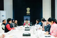 क्या प्रदूषण रोकने के लिए एंटी-स्मॉग गन और मिस्ट स्प्रे का इस्तेमाल करेगा दिल्ली मेट्रो?