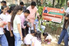 गोल मार्केट में एनडीएमसी उपाध्यक्ष कुलजीत सिंह चहल ने किया पौधारोपण, 'एक पेड़ मां के नाम' अभियान का 32वां सप्ताह
