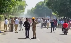 नोएडा में मजदूरों का प्रदर्शन: यातायात ठप, दिल्ली ट्रैफिक पुलिस ने जारी की नई सलाह