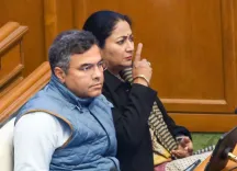 शीश महल विवाद: CM रेखा गुप्ता और प्रवेश वर्मा ने केजरीवाल को बताया 'दिल्ली का रहमान डकैत'