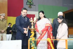 क्या लंबे औपनिवेशिक शासन के बावजूद भारत विश्व का सबसे बड़ा लोकतंत्र है?