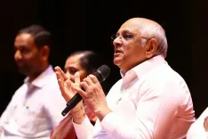 भावनगर में CM भूपेंद्र पटेल का युवाओं को संदेश: 'दूसरों से तुलना छोड़ें, कौशल पर ध्यान दें'