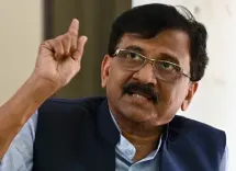 संजय राउत का शरद पवार पर हमला: 'गद्दारों को वैधता मत दो', शिंदे चैंबर बैठक पर भड़के