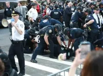 आईसीई के विरोध में सड़कों पर उतरा कैलिफोर्निया; कई शहरों में विरोध प्रदर्शन