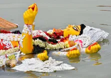 क्या त्रिपुरा में दुर्गा प्रतिमा विसर्जन के बाद उत्सव का जश्न जारी है?