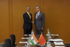 जयशंकर-वांग यी मनीला वार्ता: भारत-चीन संबंध सामान्यीकरण की राह पर, सीमा शांति सर्वोच्च प्राथमिकता