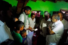 मांड्या किसान दंपति आत्महत्या: कुमारस्वामी ने कांग्रेस सरकार को ठहराया दोषी, कृषि मंत्री की अनुपस्थिति पर उठाए सवाल