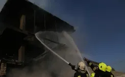 तोरखम में पाकिस्तानी सेना का हमला: आगजनी से व्यवसाय को हुआ भारी नुकसान