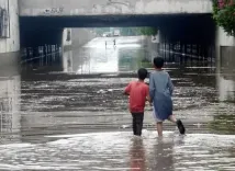 भारी बारिश के बीच पाकिस्तान के कुछ हिस्सों में बाढ़ का खतरा जारी