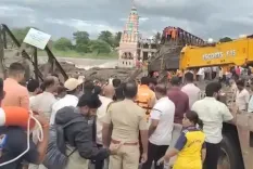 पुणे में पुल ढहने से चार लोग डूबे, लापता लोगों की तलाश के लिए बचाव अभियान जारी (लीड-1)