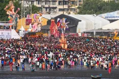 मुंबई गणेश विसर्जन में 192 मोबाइल चोरी की शिकायतें, 18 गिरफ्तार; CCTV और CEIR से जाँच जारी