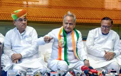 गहलोत की राजस्थान सरकार को चेतावनी: पानी-चारे का संकट गहराया, पशुधन और ग्रामीण रोज़गार खतरे में