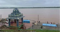 गोदावरी नदी भद्राचलम में खतरे के दूसरे निशान पर, 38 लोग बचाए गए; तेलंगाना में बाढ़ का कहर