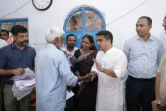 सूरत बाढ़ राहत: 2,500 से अधिक परिवारों को ₹6,800 प्रति परिवार की वित्तीय सहायता वितरित