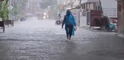 उत्तराखंड में मानसूनी बारिश का कहर: कई जिलों में ऑरेंज अलर्ट, स्कूल बंद, चारधाम यात्रियों को सतर्कता की चेतावनी