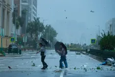 तूफान 'डुजुआन' जापान के करीब: 198 किमी/घंटे की रफ्तार, चिबा में लेवल-4 भूस्खलन अलर्ट