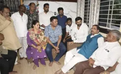 कर्नाटक लव जिहाद विवाद: प्रल्हाद जोशी ने पीड़िता के परिवार से किया मुलाकात