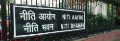 क्या भारत को मजबूत संस्थागत ढांचे, सुव्यवस्थित नियमन और प्रभावी उद्योग संबंधों की आवश्यकता है?