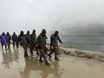 जम्मू-कश्मीर : भूस्खलन के कारण अमरनाथ यात्रा मार्ग पर फंसे तीर्थ तीर्थयात्री, भारतीय सेना ने बचाया