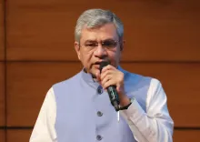 भारतीय रेलवे यात्रियों की सुरक्षा और सुविधा के लिए डिब्बों का आधुनिकीकरण कर रहा है: अश्विनी वैष्णव