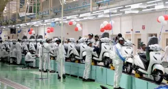 भारत में वित्त वर्ष 2026 में दोपहिया वाहनों की बिक्री ने नया रिकॉर्ड स्थापित किया