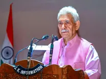 जम्मू-कश्मीर सुरक्षा समीक्षा: एलजी मनोज सिन्हा ने एजेंसियों के बीच बेहतर तालमेल पर दिया जोर