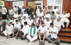 कर्नाटक BJP का सीएम शिवकुमार पर हमला: CEO कार्यालय प्रदर्शन पर FIR और गिरफ्तारी की माँग