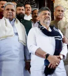 कर्नाटक कांग्रेस में बड़ी खींचतान: शिवकुमार दिल्ली में गांधी परिवार से मिले, सिद्दारमैया ने बुलाई गुप्त बैठक