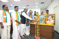 BJP केरल अध्यक्ष राजीव चंद्रशेखर का CM सतीशन से सवाल: कांग्रेस के 'गैर-कानूनी सरकार' वाले बयान पर दें जवाब