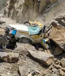 पांगी घाटी में चट्टान गिरने से टाटा सूमो में आग, 6 माह के मासूम समेत 13 लोगों की मौत