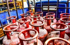 जमाखोरी और ब्लैक मार्केटिंग पर सख्त कार्रवाई के बावजूद एलपीजी बुकिंग में कमी