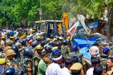 इलाहाबाद हाईकोर्ट के आदेश पर लखनऊ में 240 वकीलों के चैंबर ध्वस्त, विरोध में एक अधिवक्ता ने किया आत्महत्या का प्रयास