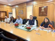 राजस्थान: मुख्य सचिव वी. श्रीनिवास ने जननी एक्सप्रेस सेवा की समीक्षा की, हाई-रिस्क गर्भवती महिलाओं के परिवहन को मजबूत करने के निर्देश