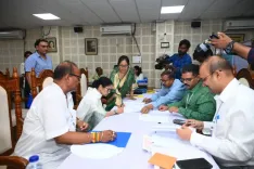 ममता बनर्जी ने भवानीपुर से अपना नामांकन दाखिल करते हुए जनता को किया धन्यवाद