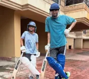 आईपैड, टीवी से बनाई मनीष पॉल ने दूरी, 'बेस्ट पार्टनर' संग मैदान में जड़े चौके-छक्के 