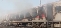 राजधानी एक्सप्रेस में आग: RPF और रेल कर्मचारियों ने 15 मिनट में बचाए 68 यात्री, रतलाम के पास हुई घटना