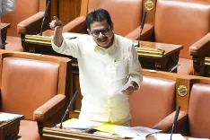 तिरंगा फहराने से छूट मांगने पर कर्नाटक मंत्री जमीर अहमद खान घिरे, भाजपा ने मांगी बर्खास्तगी