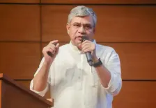 वित्त वर्ष 2026 की मजबूत शुरुआत, मोबाइल निर्यात अप्रैल-मई में 5.5 बिलियन डॉलर तक पहुंचा : अश्विनी वैष्णव