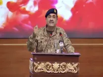 पाकिस्तान में सेना का बढ़ता प्रभाव: असिम मुनीर की कूटनीति और लोकतंत्र पर खतरे