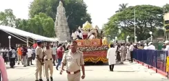 मैसूरु दशहरा विवाद: राजमाता प्रमोदादेवी की चेतावनी — स्वर्ण हौदा सौंपने पर पुनर्विचार संभव