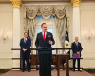 क्या ब्रेंट क्रिस्टेंसन ने बांग्लादेश में अमेरिकी राजदूत के तौर पर शपथ ली?