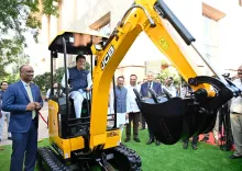 भारत-न्यूजीलैंड FTA लागू: पुणे निर्मित JCB मशीनें न्यूजीलैंड के निर्माण क्षेत्र में, ₹8,284 टैरिफ लाइनें शुल्क-मुक्त