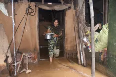 ओडिशा बाढ़: 18 जिलों में 5.93 लाख लोग प्रभावित, महानदी में मध्यम बाढ़ की चेतावनी