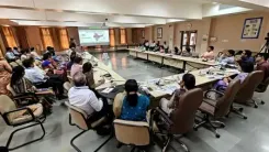 दूसरे जीवों से मनुष्यों में फैलने वाले रोगों की रोकथाम के लिए प्रवासी पक्षियों, बूचड़खानों का अध्ययन