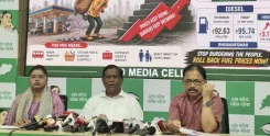 ओडिशा ईंधन संकट: पेट्रोल पंपों पर लंबी कतारें, बीजद ने BJP की 'डबल-इंजन' सरकार को घेरा