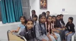 इंदौर के सरकारी स्कूल में मध्याह्न भोजन के बाद 30 से अधिक बच्चे बीमार, 4 आईसीयू में